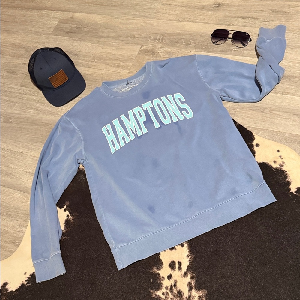 🩵Hamptons Light Blue Sweatshirt•Size:Large🩵